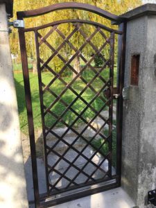Cancello pedonale in ferro battuto